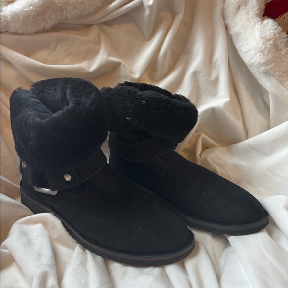 UGG Black Winter Boots for Women - Picture 1 of 6